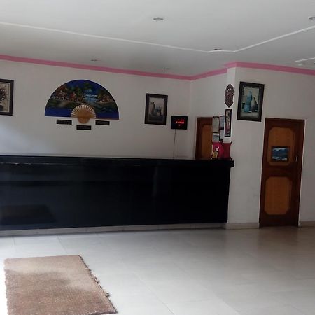 Hôtel Nandini Palace à Manāli Extérieur photo